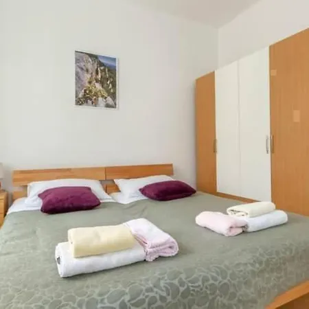 Grosse In Split- Diokletianpalast-naehe By Interhome Apartman