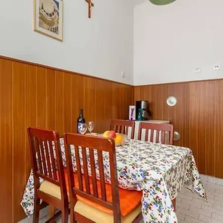 Grosse In Split- Diokletianpalast-naehe By Interhome Apartman Split