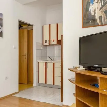 Grosse In Split- Diokletianpalast-naehe By Interhome Appartement Split
