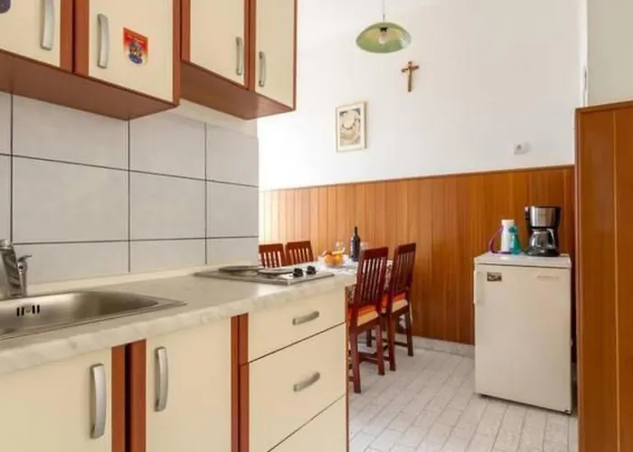 Grosse In Split- Diokletianpalast-naehe By Interhome